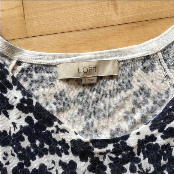 Loft Long Sleeve Crewneck Sweater Size Small - Picture 2 of 3